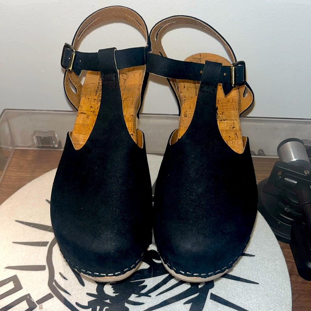 Never worn wooden NOVACAS vegan clogs!